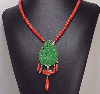 HALSKETTE AUS 18KT GELBGOLD MIT ROTER KORALLE UND TROPFEN GRÜNER JADE OGLN 0218