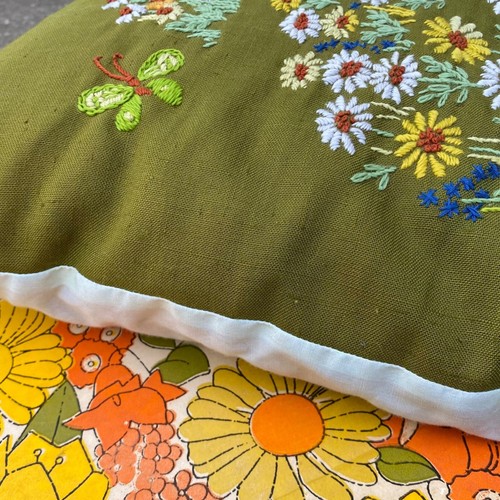 Vintage 70s Wind Song Daisy Flowers Butterfly Crewel Embroidery Throw Pillow 14" - Picture 3 of 6