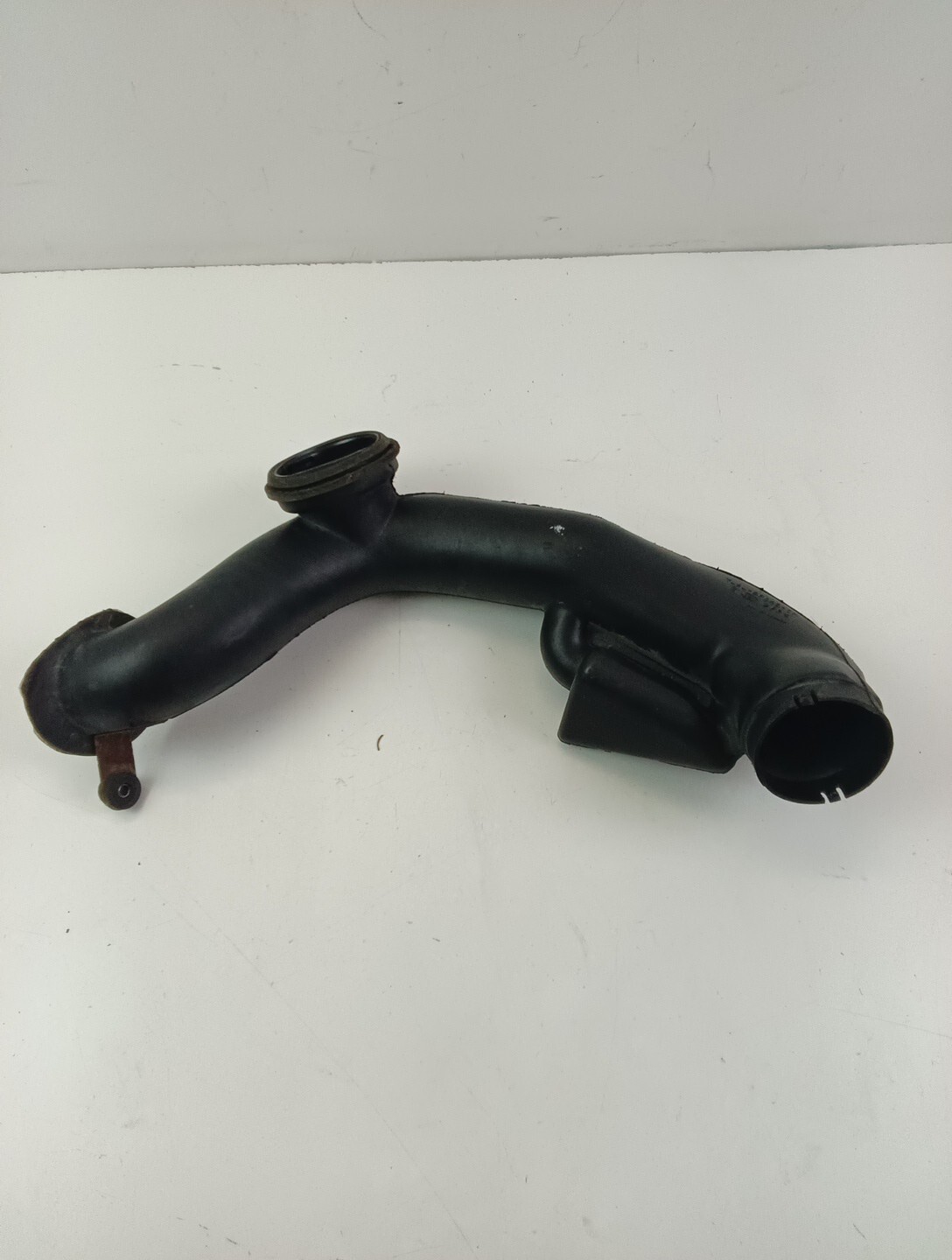 INTAKE AIR FILTER HOSE YL8U-9F843-CH FORD ESCAPE 3,0L & MAZDA TRIBUTE YF 2,0L