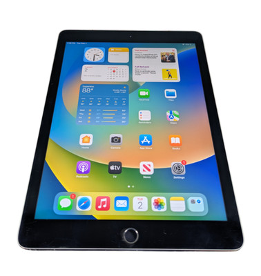 Apple iPad Pro (9.7-inch) A1674 32 GB, Wi-Fi + 4G, 9.7 in - Space