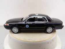 2010 FORD CROWN VICTORIA POLICE INTERCEPTOR         2019 GREENLIGHT HOBBY   1:64
