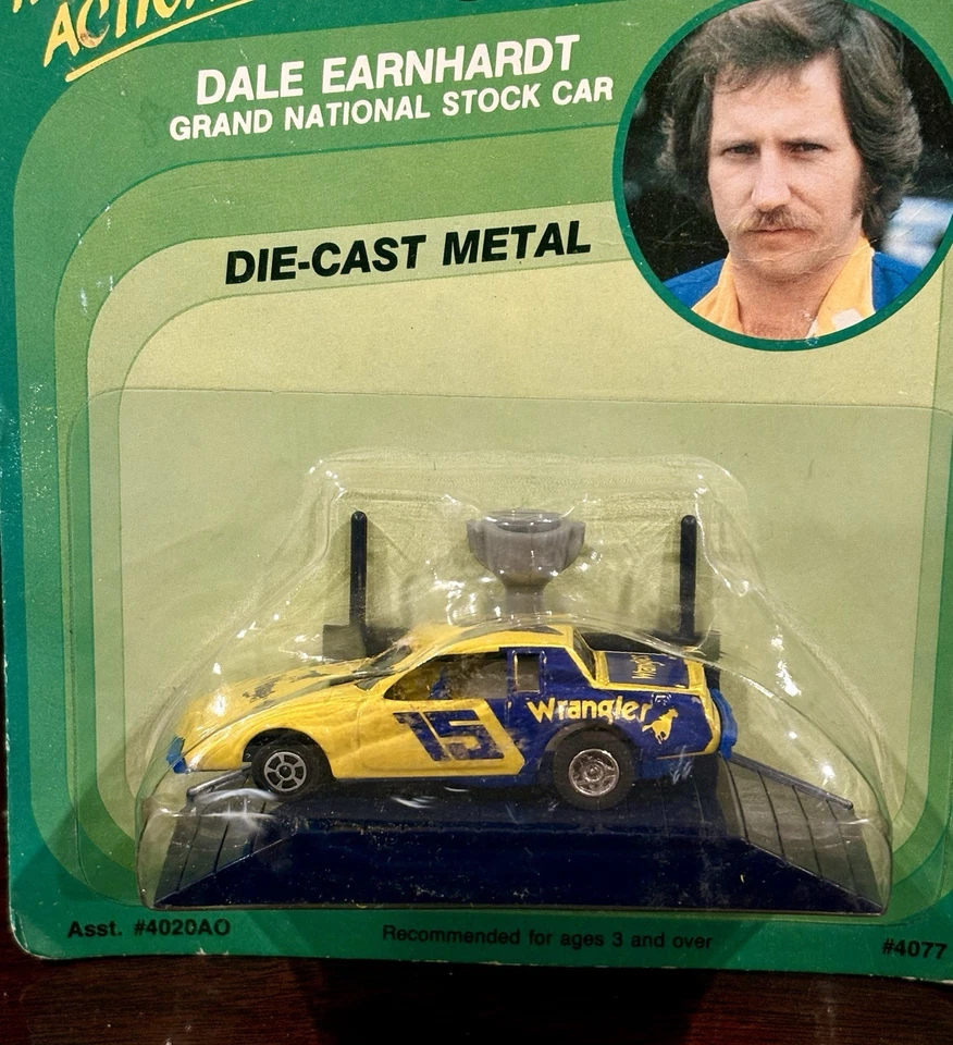 ERTL Pow-R-Pull Dale Earnhardt #15 Wrangler 1/64 Stock Car 4077 Sealed Vintage - Image 2 of 3