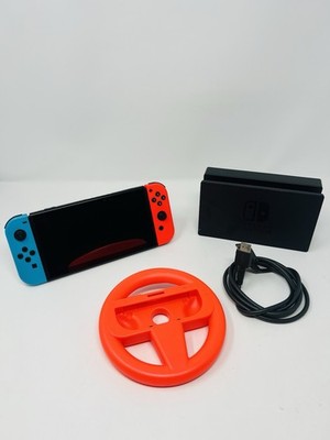 Nintendo Switch Spielkonsole mit Set - Guter Zustand