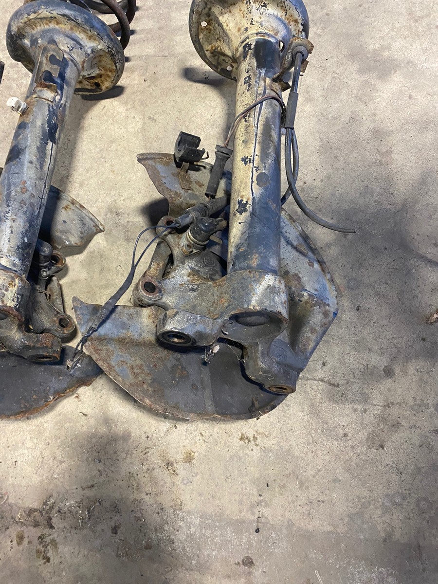 BMW E30 M3 フロントストラットシェルケース中古 BMW E30 M3 フロントストラットシェルケース中古 - メルカリ