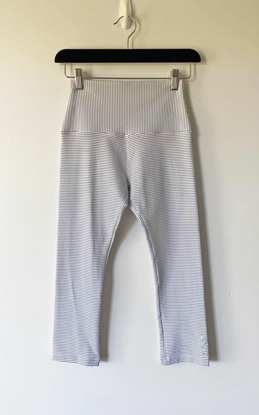 Lorna Jane White & Grey Pinstripe 3/4 Length Leggings Gym Yoga Running Size S