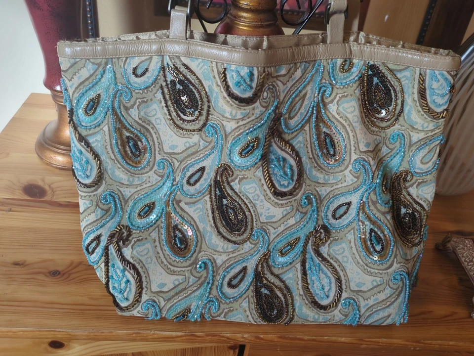 Bolso de Mano Christiana Azul Y Marrón Estampado Paisley Con Cuentas Foto 3 de 4
