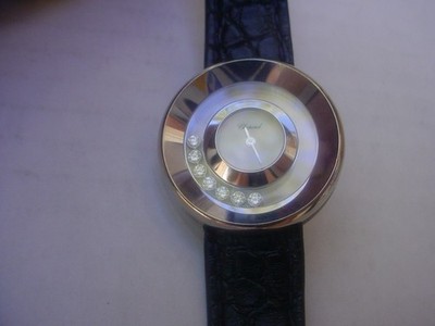 Beautiful Chopard Happy Diamonds 18K White Gold, 31 MM, 7 Diamonds. Chopard Box!