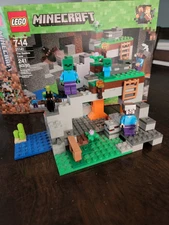 100% COMPLETE - LEGO Minecraft: The Zombie Cave (21141) - Used