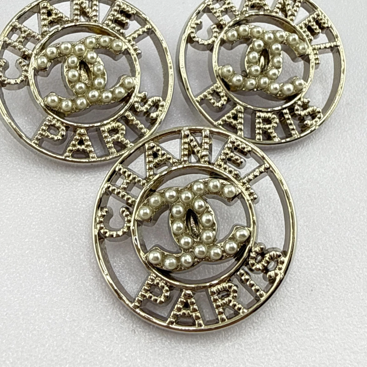 Preços baixos em Botões Vintage Chanel | eBay