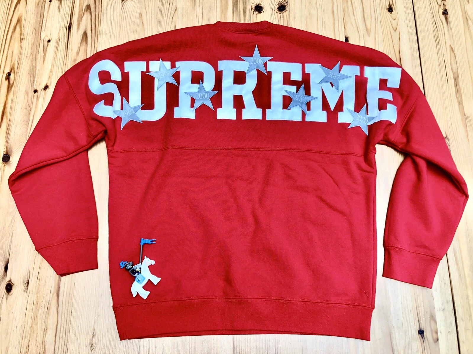 Sweat rouge à épaules dénudées DS Supreme Star Crew taille:M