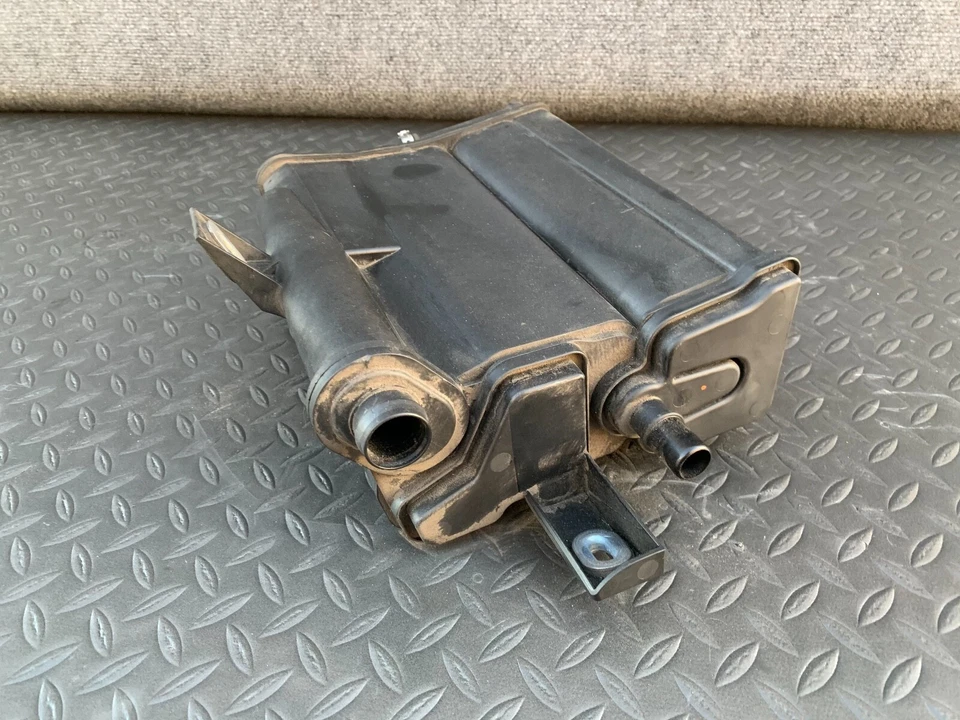 Caja evaporadora de combustible híbrida bote de carbón 2010-2013 Mercedes W221 S400 OEM Foto 4 de 4