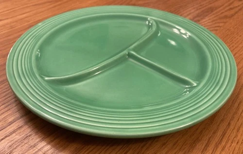 Vintage Fiestaware - 10.5" compartment plate in green (excellent) - (1937-1959)