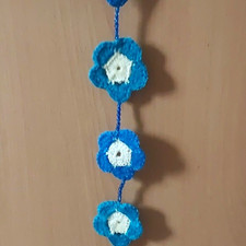 Handmade Häkel-Blumengirlande blau/weiß aus...