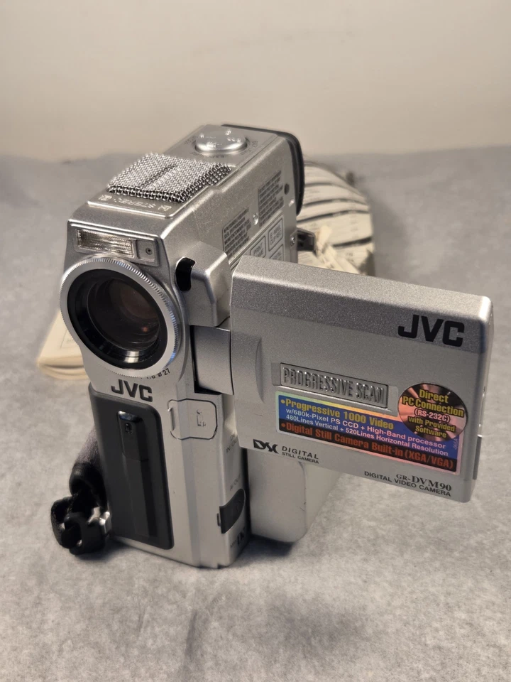 JVC GR-DVM90U 2.5-in LCD MiniDV 200x Digital Zoom Camcorder Untested w/Manual - Image 2 of 4