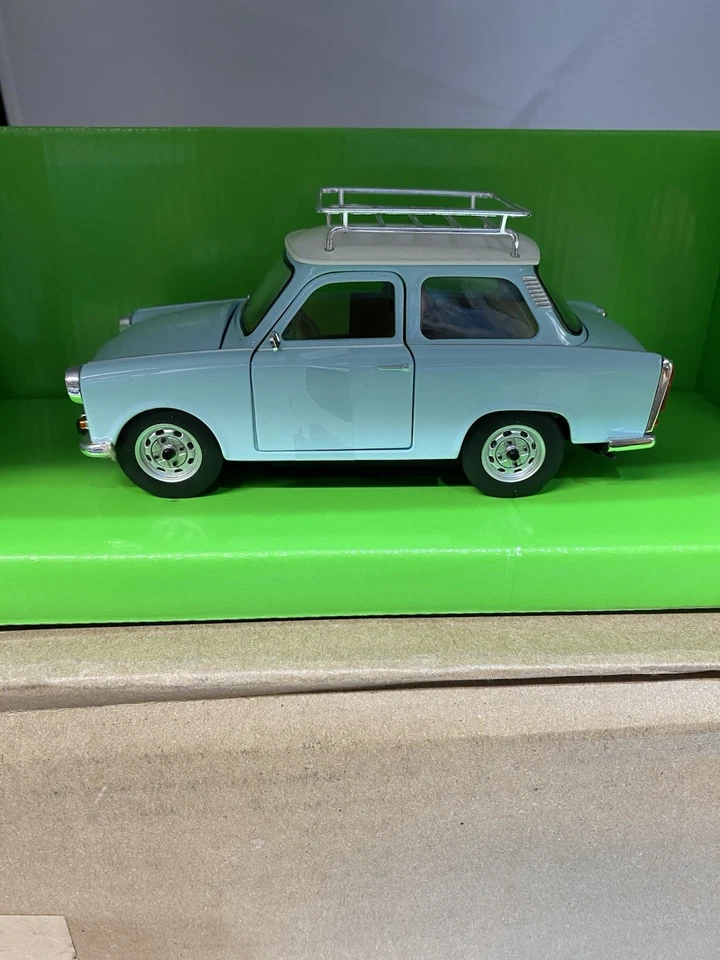 1/24 1964 BLUE & WHITE TRABANT 601 S DELUXE W/ ROOF RACK DIECAST  ROAD SIGNATURE - Image 2 of 4