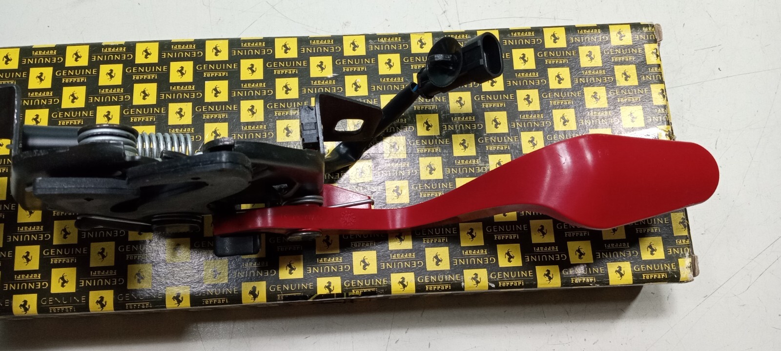 Ferrari 599 Engine Hood Lid Lock Latch Safety Release Lever_69369400_69369100_OE