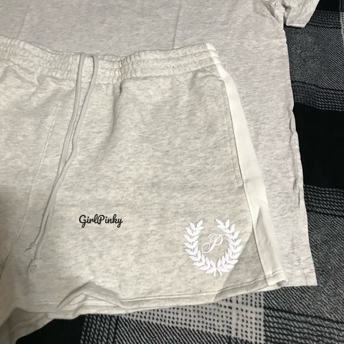 VICTORIAS SECRET PINK SET IVY FLEECE RELAXED SHORTS + LOGO TEE IN GREY - Picture 8 of 8
