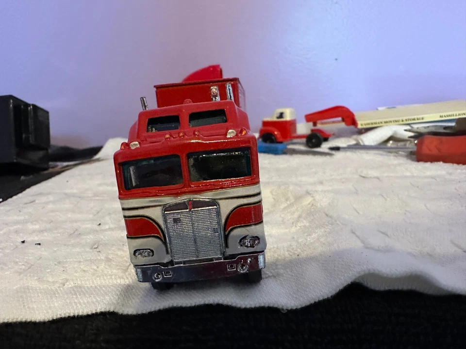 B J and the Bear K100 Aerodyne Tractor Trailer custom made 1/64 scale - Image 3 of 4