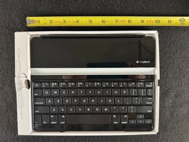 Logitech NEW (in orginal box) Combo  Detachable Keyboard Case for iPad - Image 4 of 4