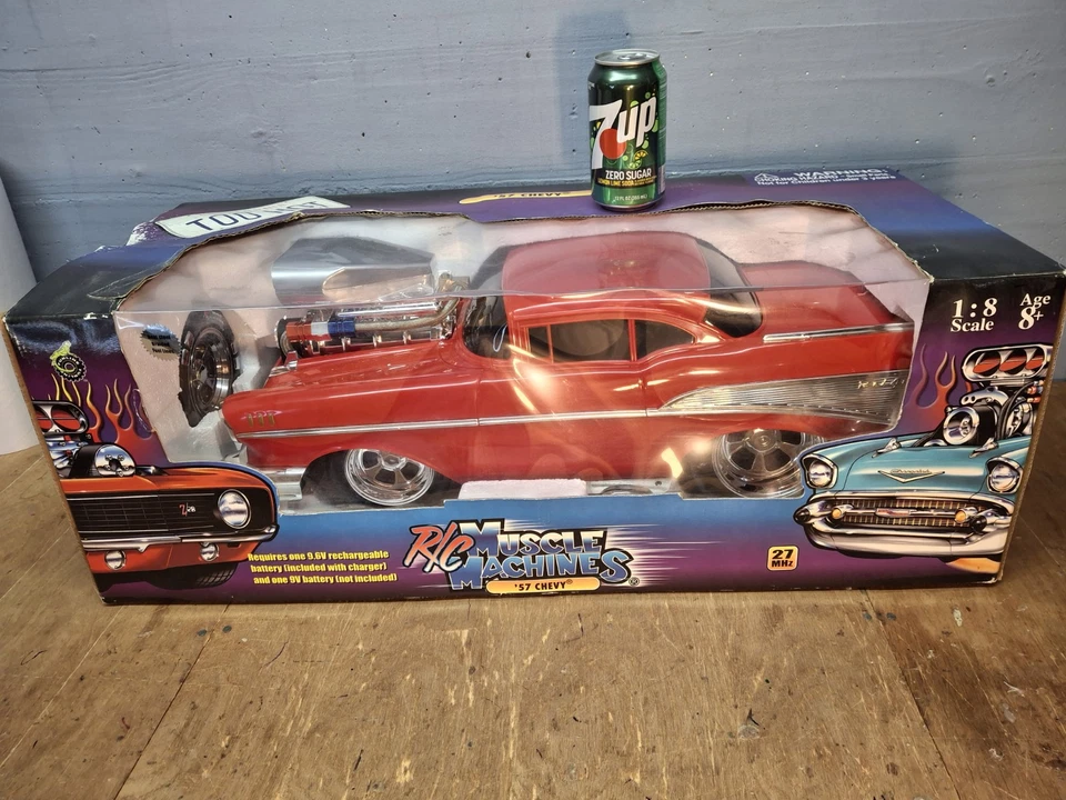 Toy Car Muscle Machines 1:8 Scale R/C in Box ('57 Chevy) 1990 (Red) 27 MHz - Image 4 of 4