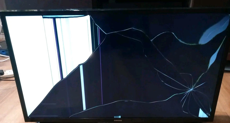 Samsung UE32T5300CK 32" 1080p LED Smart TV - Image 2 of 4