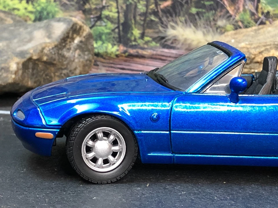 Imperfect 1:24 Motormax Diecast Car BLUE MAZDA MX-5 MIATA CONVERTIBLE No Box - Image 3 of 4