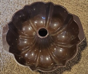 vintage bundt tube cake form microwavable Nordic Ware n 10 inch diam.
