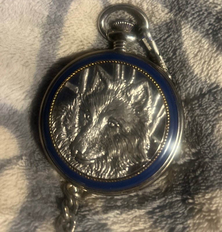 Beautiful Vintage franklin mint collector timepiece the wolf