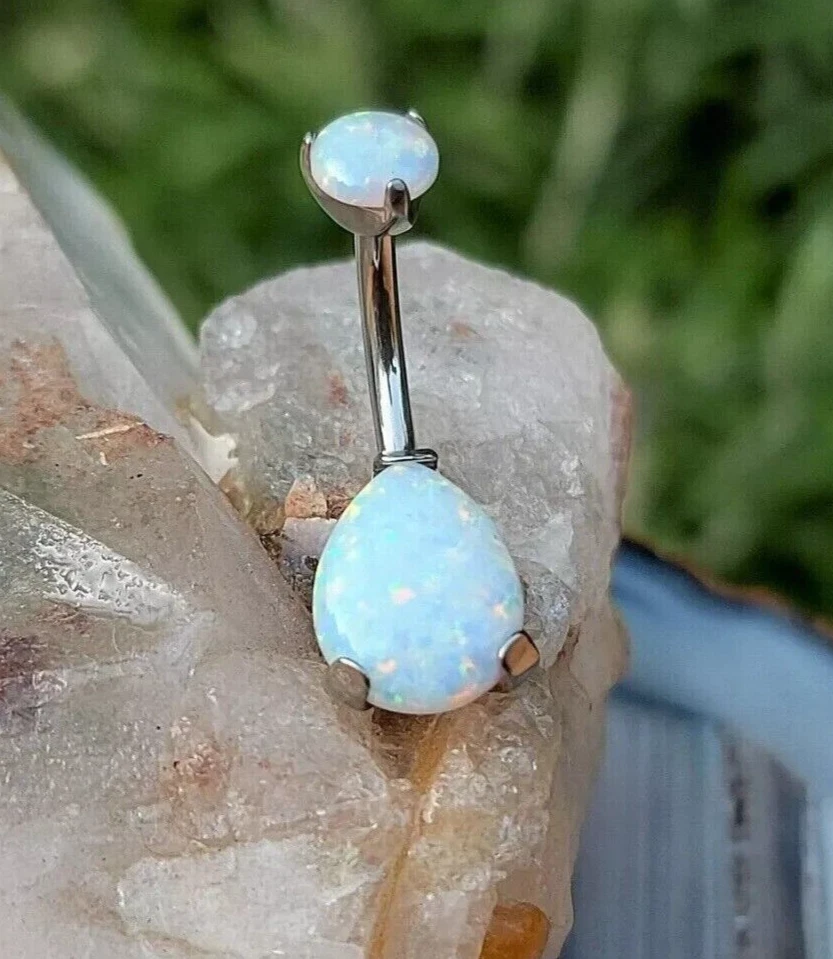 Anillo ombligo de lujo de ópalo creado en laboratorio corte pera de 2 quilates enchapado en oro blanco de 14 quilates Foto 4 de 4