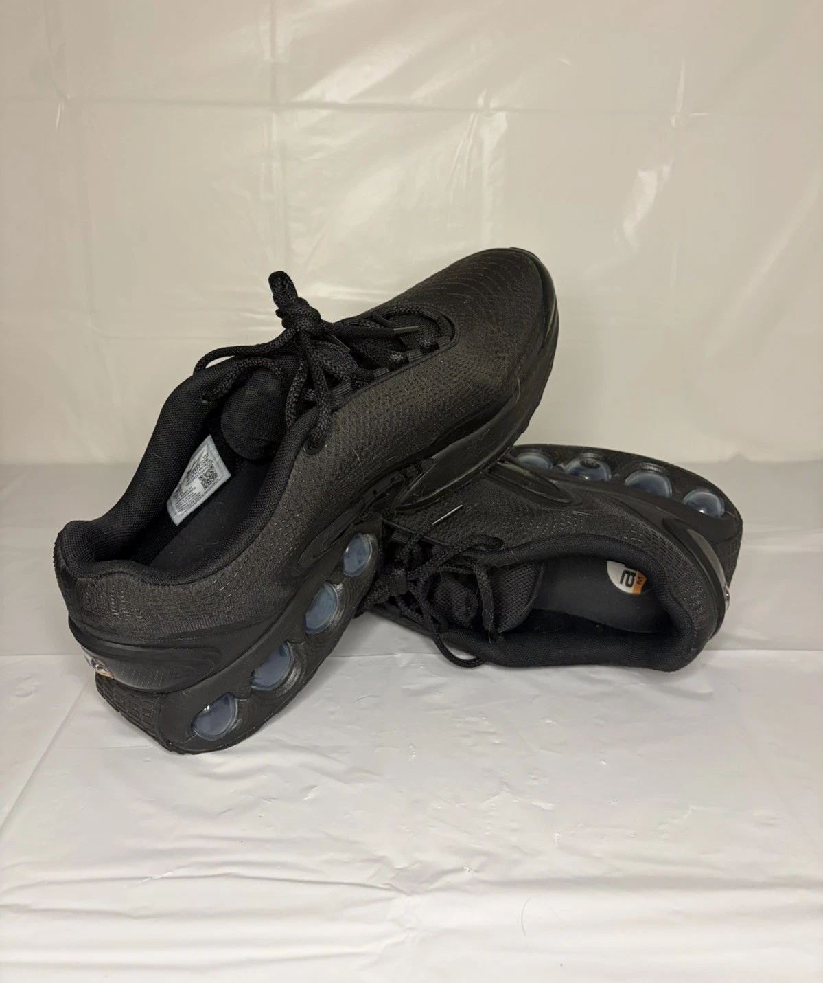 Nike Air Max DN Running Shoes Triple Black Mens Size 12 DV3337-006