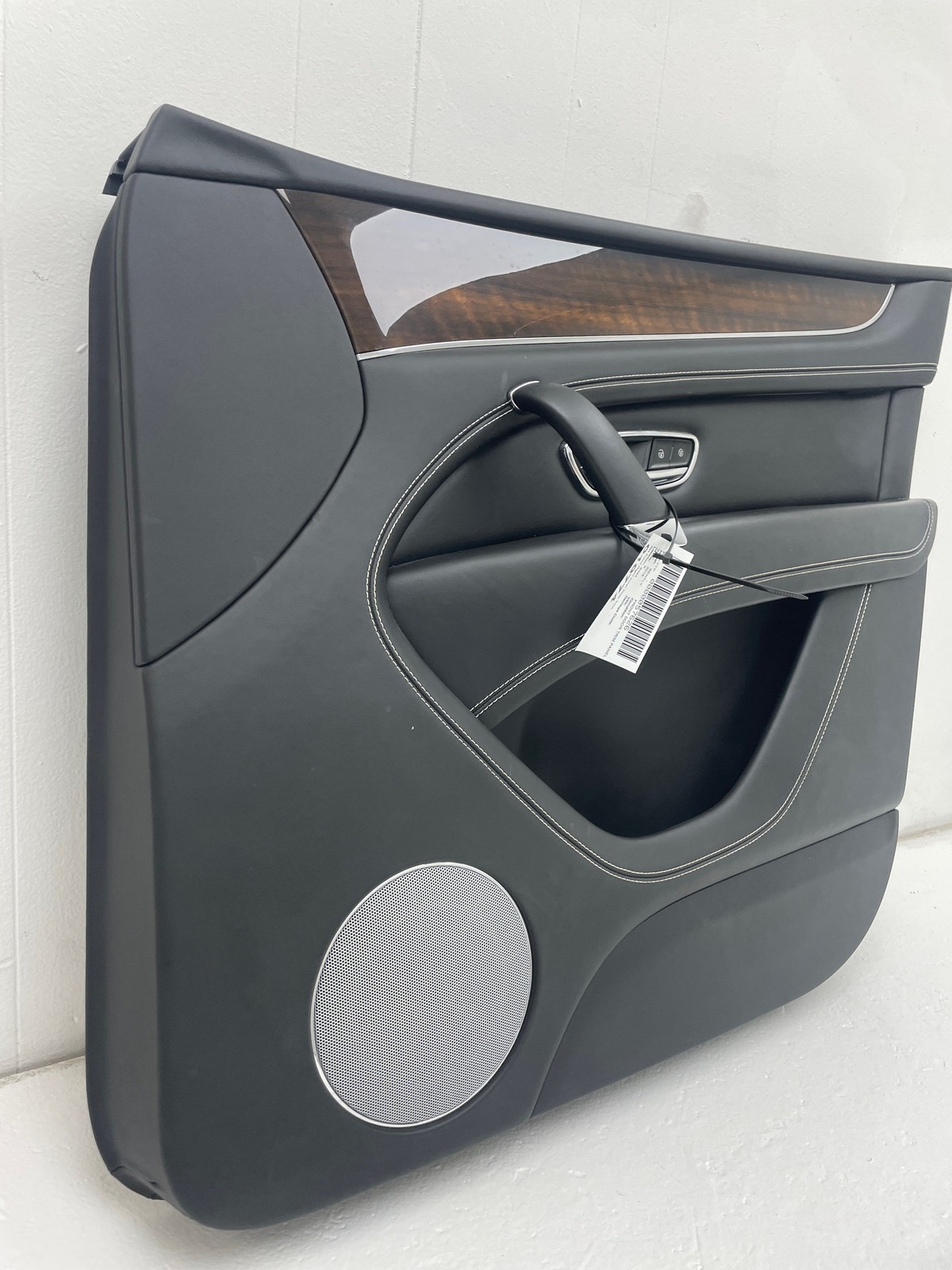 2015-2020 BENTLEY BENTAYGA Front Right Inner Door Trim Panel Beluga w/Wood Grain