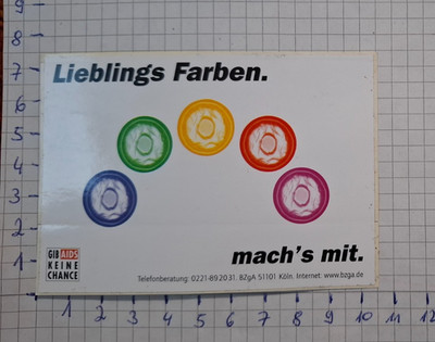 Aufkleber ''GIB AIDS K E I N E CHANCE - farbige Kondome - mach´s mit'', 80er Jahre