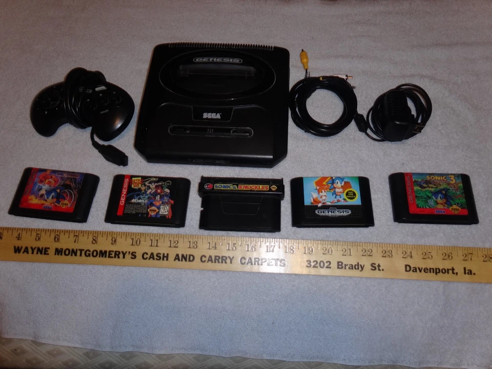 SEGA GENESIS SYSTEM + 4 SONIC THE HEDGEHOG & 1 OTHER VIDEO GAME & CONTROLLER LOT - Image 3 of 4