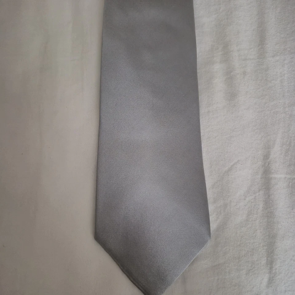 NWT TOM FORD Solid Silver Satin Silk Formal Tie Italy $280 - Image 4 of 4