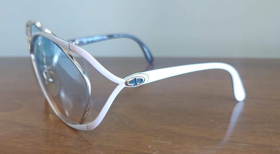 VINTAGE DIOR BUTTERFLY POLAR WHITE SUNGLASSES 1980'S MADE IN AUSTRIA Pink Cream - Image 3 of 4