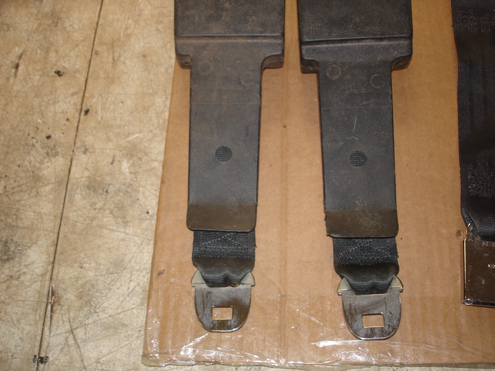 2002 Ford Allied Signal Bendix Seat Belts Black 4 Females & 2
