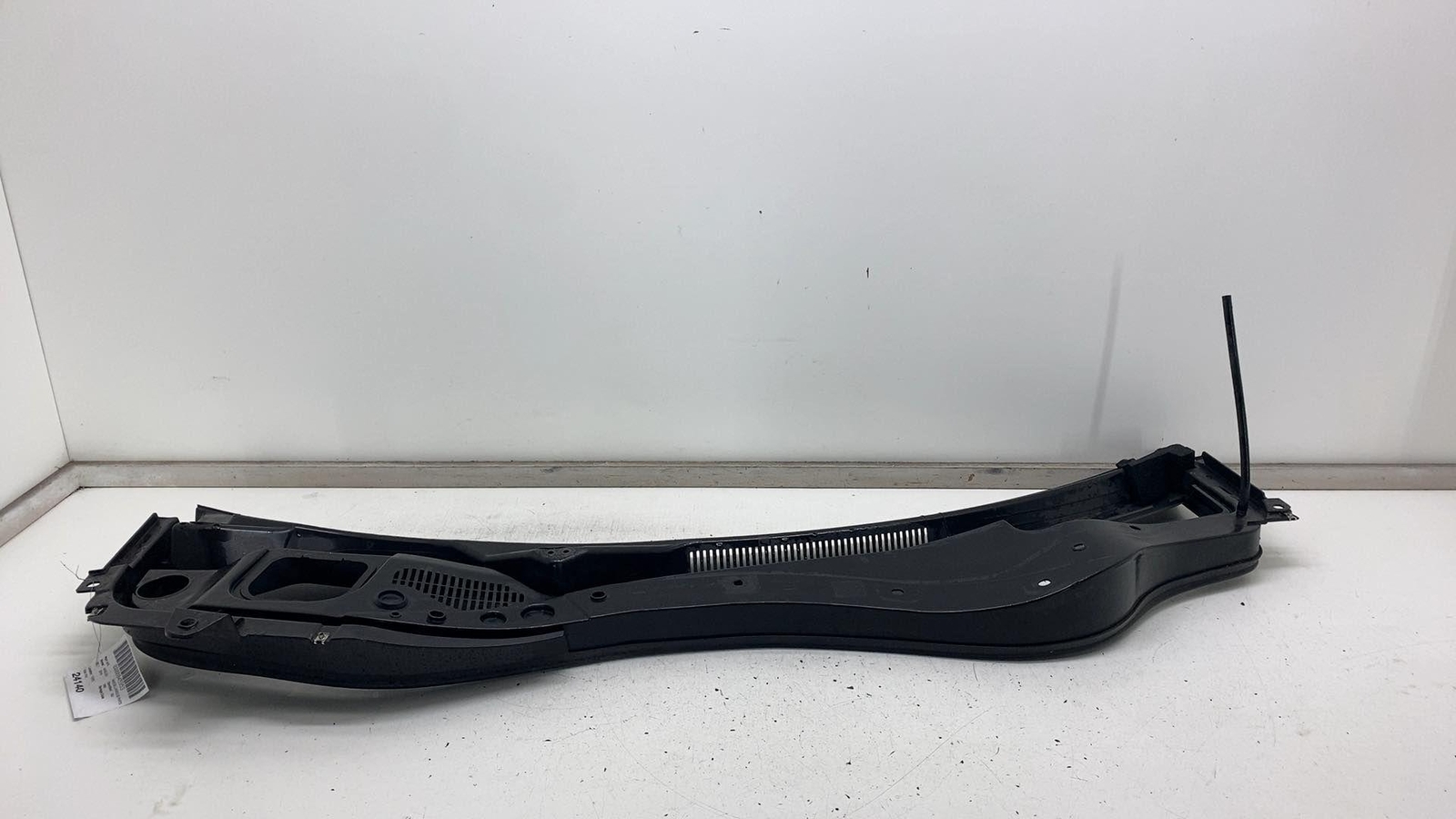 ⭕ 2017-2022 Maserati Levante Front Windshield Cowl Vent Trim Panel 670040250