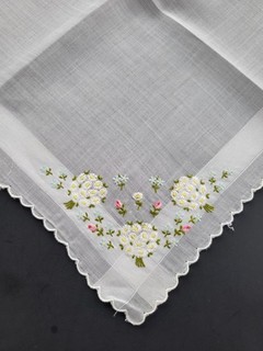 Vintage Ladies Hankie Embroidered White Daisy