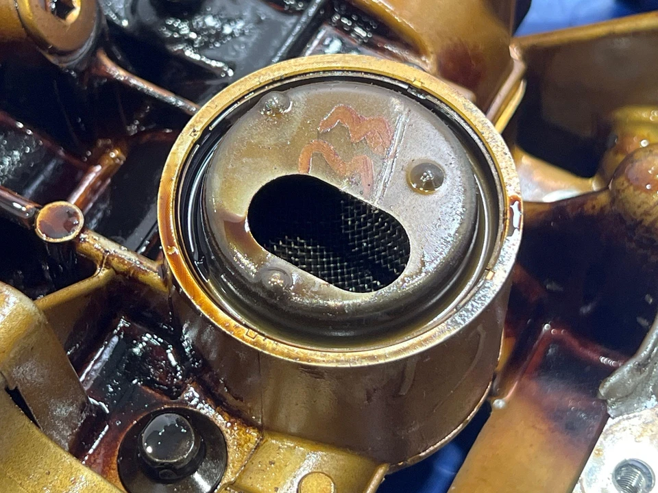 Nissan Rogue Sport 2017-2022 2,0 L cárter de aceite superior del motor OEM 111104BB1C Foto 4 de 4