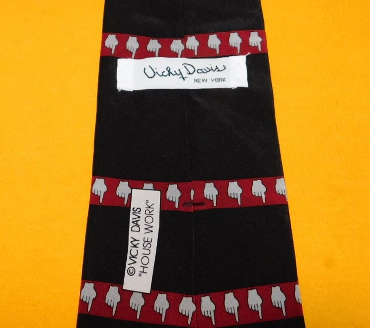 CORBATA CON MOTIVO DE CASA VICKY DAVIS " HOUSE WORKS" NEGRA/ROJA/GRIS - CORBATAS DE DISEÑADOR. Foto 4 de 4