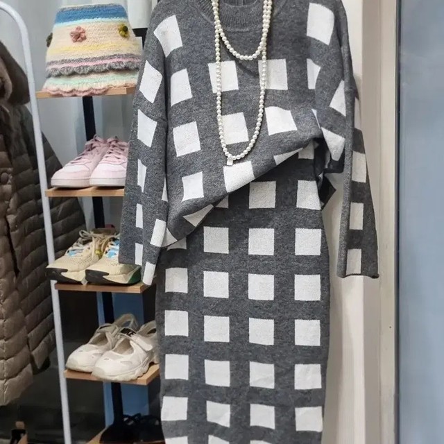 New Checked Pattern Knit Set - Casual & Elegant