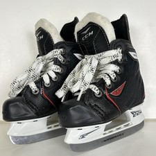 CCM RBZ 40 Junior Hockey Skates Size 9J Fits US Shoe Size Youth 10 Super Nice