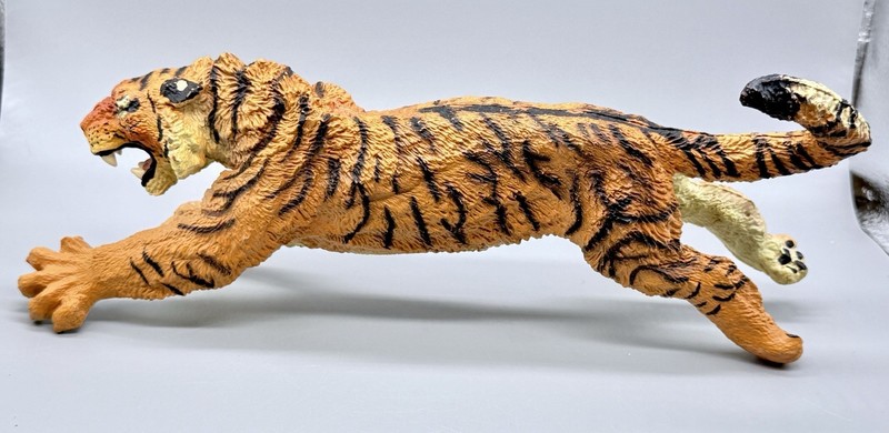 VINTAGE‼️ SAFARI LTD Jumping Attacking Leaping Pouncing SIBERIAN TIGER 11” EUC