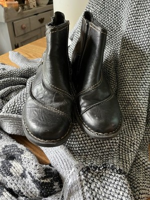 Clarks Ankle Boots Womens Size 7.5  Black Leather Side Zip