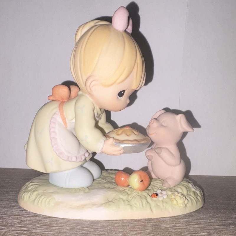 Precious Moments “You’re Just As Sweet As Pie” Porcelain Figurine 307017 1997