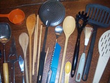 LOT OF 41 PIECE KITCHEN UTENSILS, SPOON, SPATULA, CORER, TONGS  MORE, FS