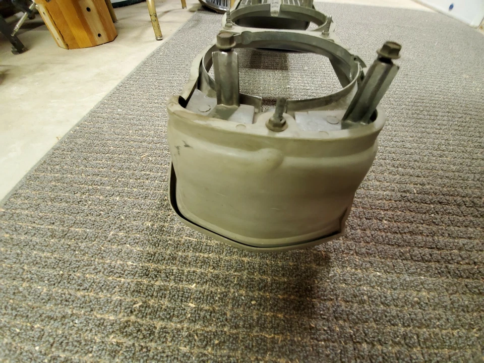 Pontiac Bonneville 1969 parrilla derecha y envolvente Foto 2 de 4