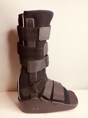 Max Trax Orthopedic Walking Boot Size Medium Black
