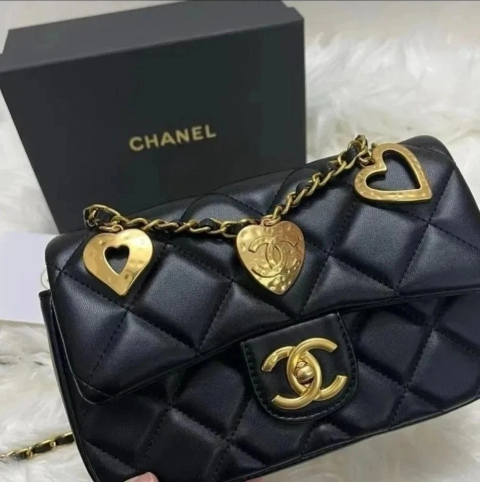 Makeup Bag Chanel featuring gold heart charm Vip - Image 2 of 4