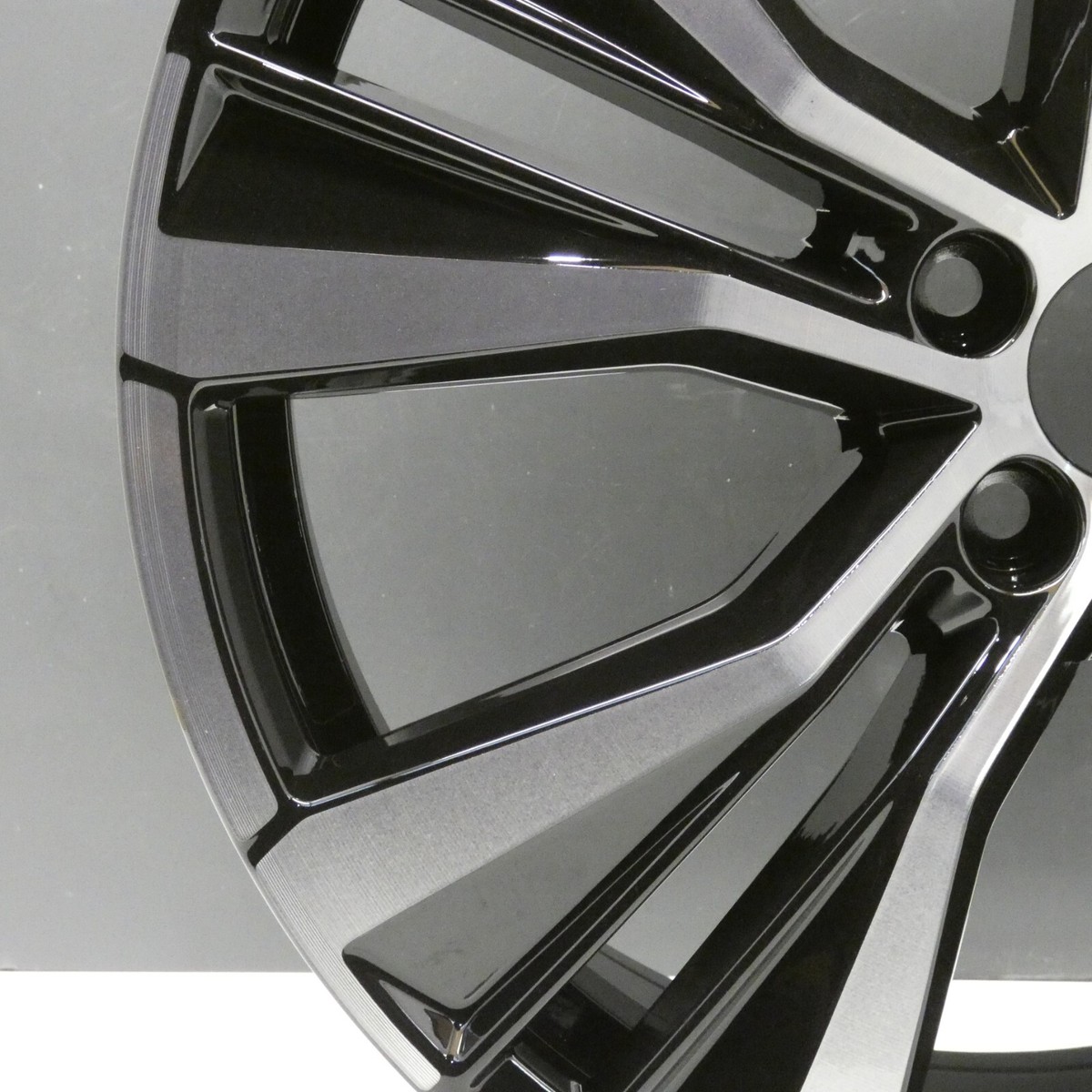 877☆Style 　2点目購入割引 VOLVO XC60 ALLOY WHEEL 32271571 8Jx20